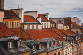 zdjęcie czerwonych dachów starego miasta